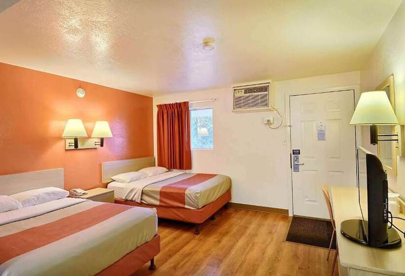 Номер Стандарт 2 Двуспальные Кровати, Travelodge By Wyndham Brattleboro Vt