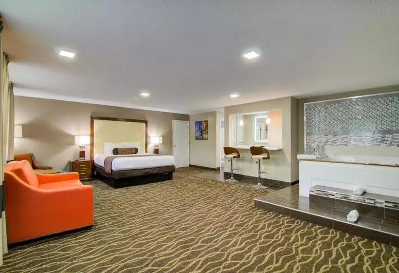 キングサイズベッドのスイートルーム, Westbridge Inn And Suites