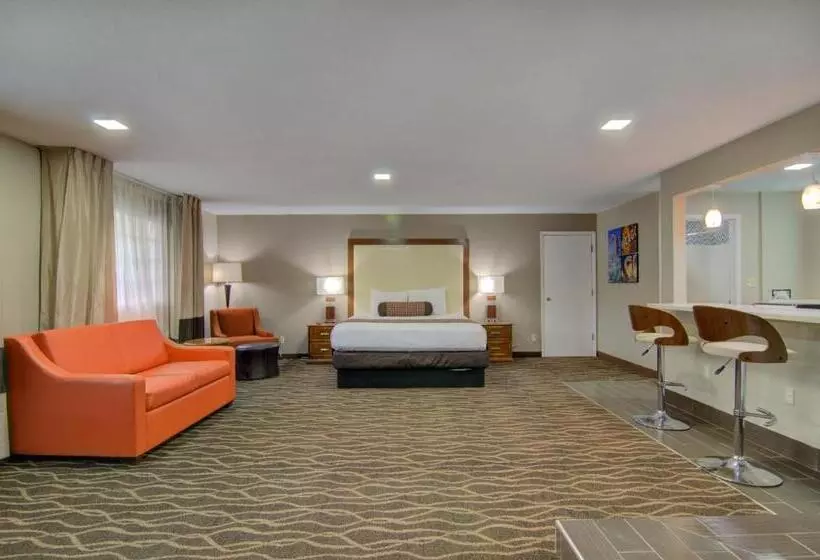 キングサイズベッドのスイートルーム, Westbridge Inn And Suites