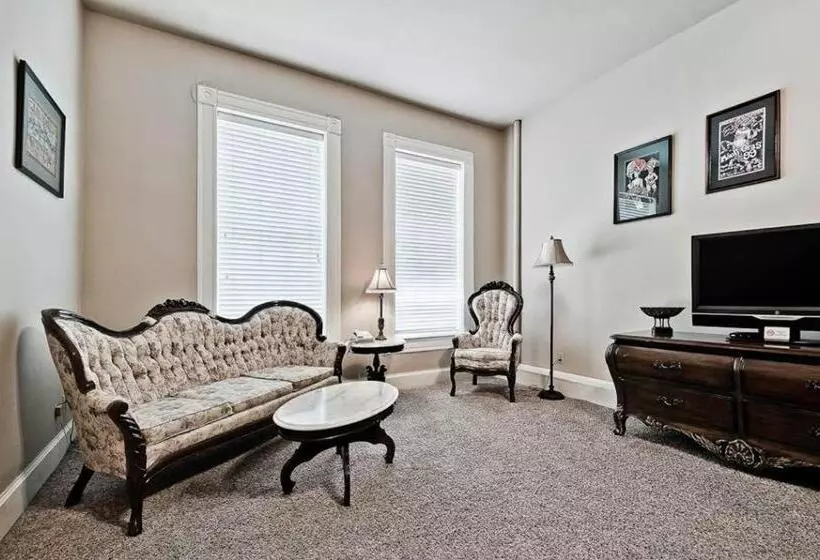 سوئیت با تخت بزرگ, New Orleans Hotel Eureka Springs