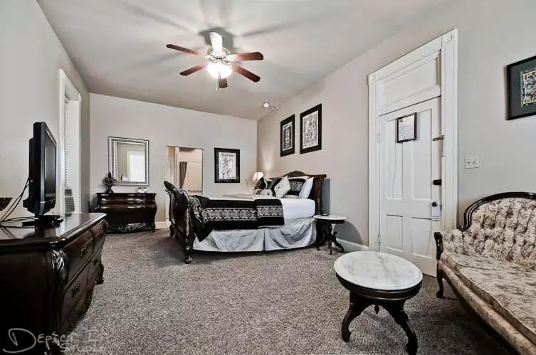 سوئیت با تخت بزرگ, New Orleans Hotel Eureka Springs