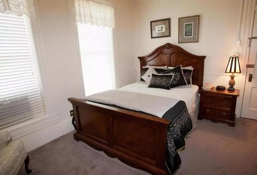 اتاق استاندارد با تخت دو نفره بزرگ, New Orleans Hotel Eureka Springs