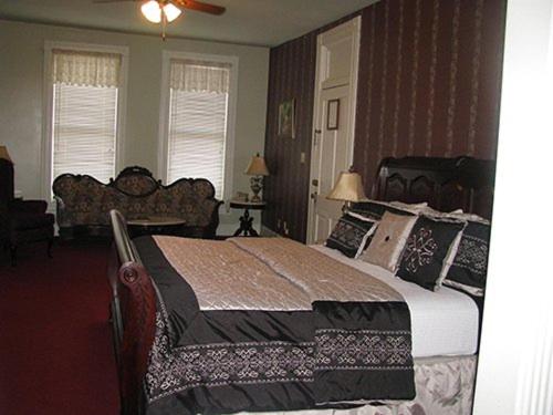 Люкс Кровать Кинг, New Orleans Hotel Eureka Springs