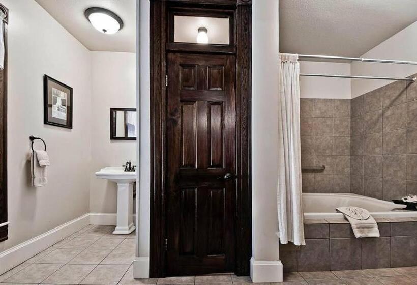 جناح سرير كينج, New Orleans Hotel Eureka Springs