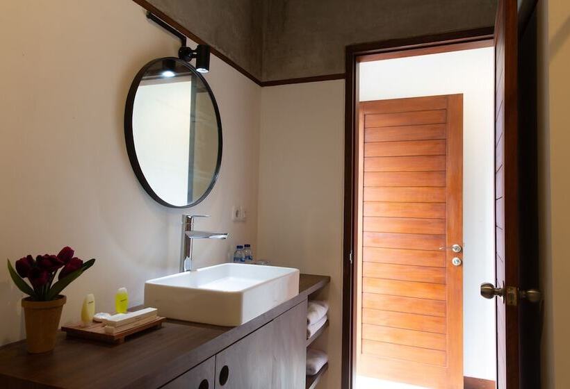 חדר סטנדרט עם מרפסת, Ratan Uluwatu Hotel And Villas