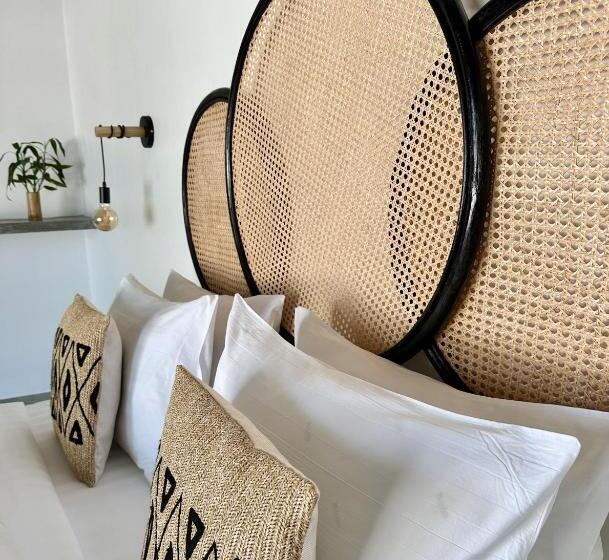 غرفة ديلوكس مطلّة علي البحر, The Secret Garden Koh Rong