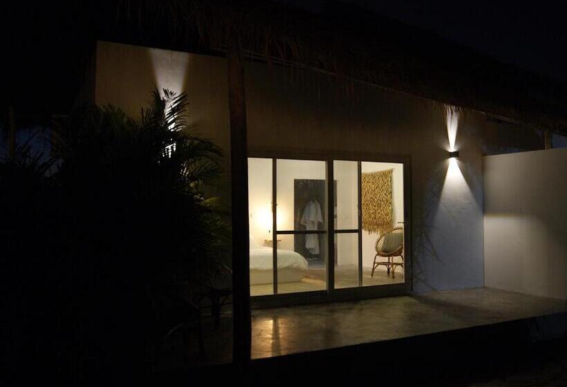 غرفة ديلوكس مطلّة علي البحر, The Secret Garden Koh Rong