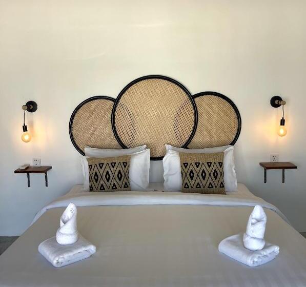 غرفة ديلوكس مطلّة علي البحر, The Secret Garden Koh Rong