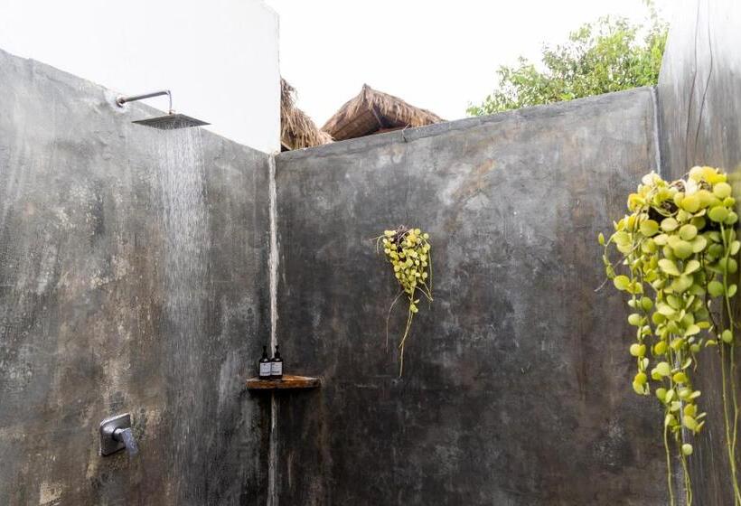 غرفة قياسية مطلّة علي البحر, The Secret Garden Koh Rong