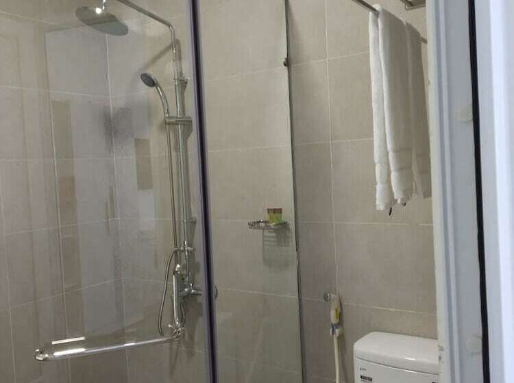 اتاق لوکس, Vy Anh