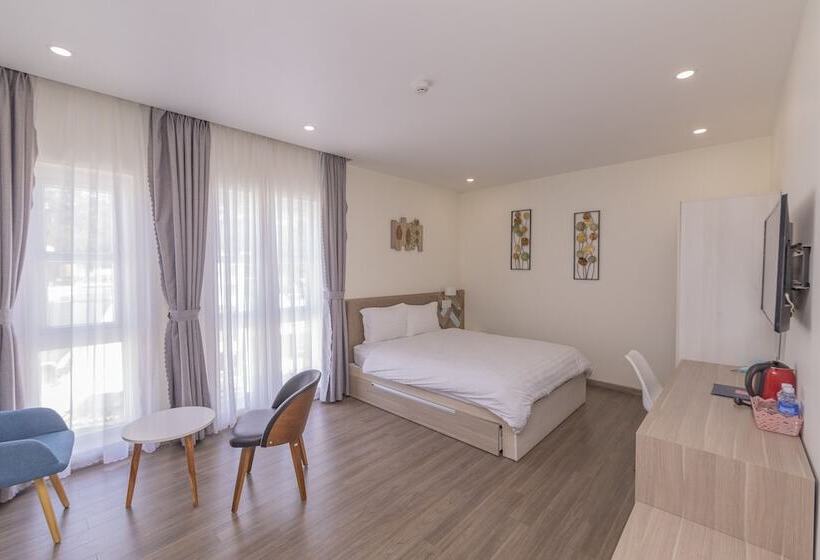 اتاق لوکس, Vy Anh