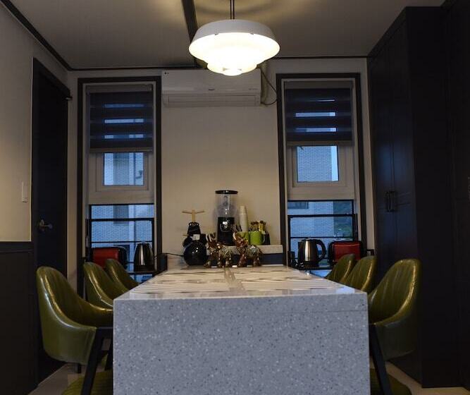 اتاق استاندارد سه نفره, We Home Guesthouse Hostel