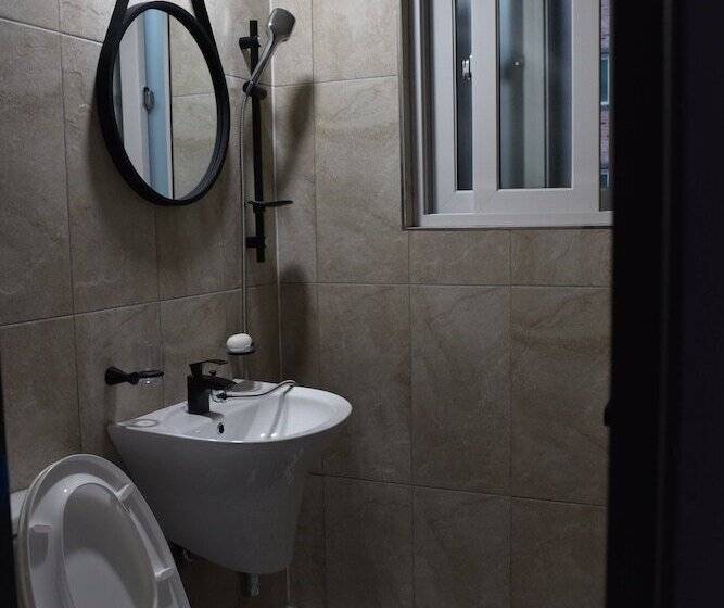 اتاق استاندارد سه نفره, We Home Guesthouse Hostel