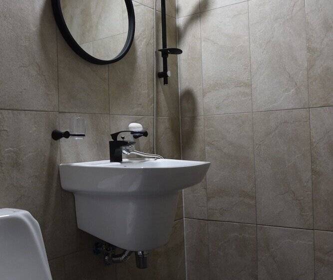 اتاق استاندارد سه نفره, We Home Guesthouse Hostel