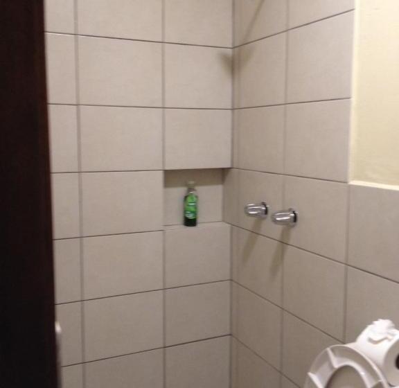 基本间, Airport Inn Managua
