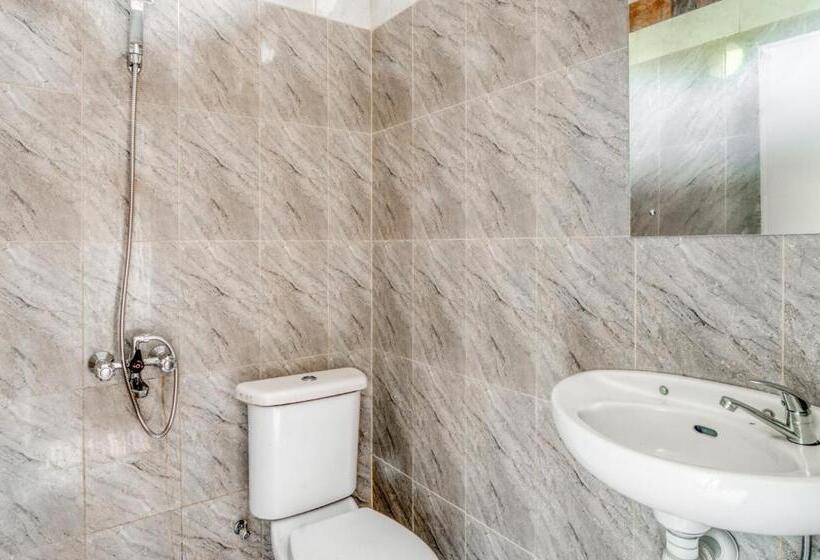 Ekonomik Oda, Reddoorz @ Panglima Polim 2