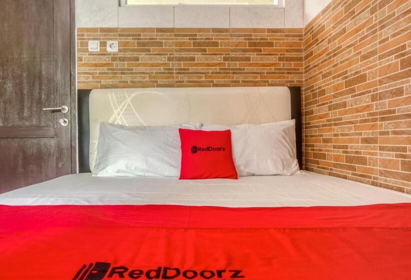 Ekonomik Oda, Reddoorz @ Panglima Polim 2