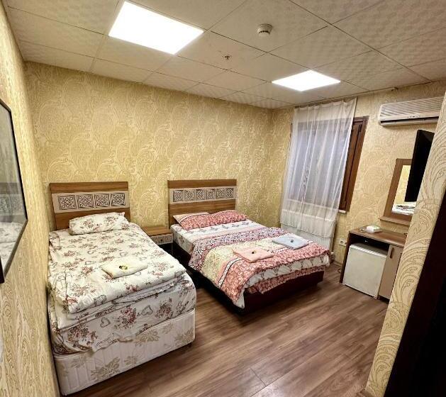 Deluxe Kolmen Hengen Huone, Camelli̇a