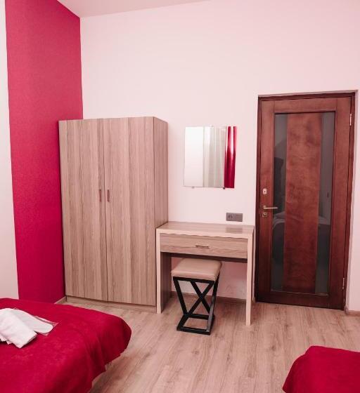 اتاق استاندارد با سرویس بهداشتی مشترک, Nuryan Hotel Yerevan