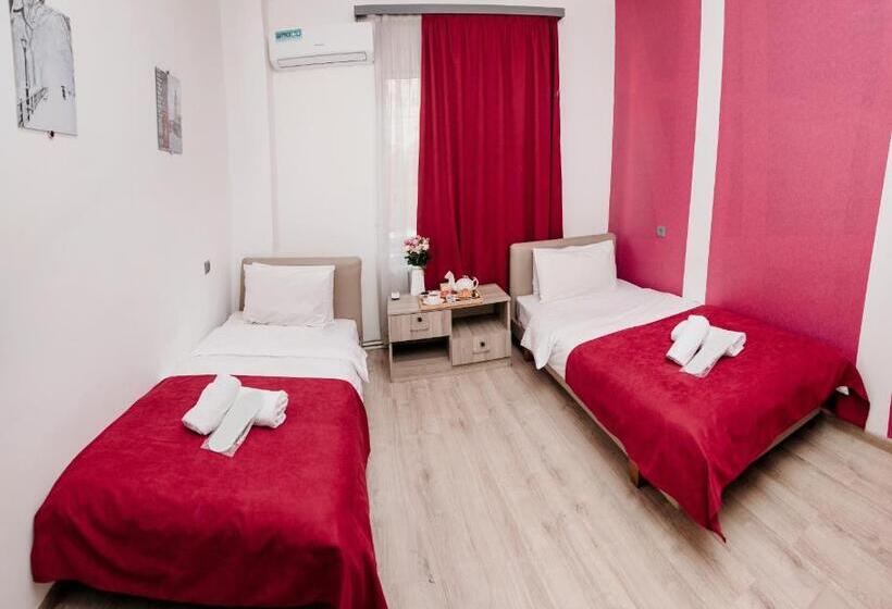 اتاق استاندارد با سرویس بهداشتی مشترک, Nuryan Hotel Yerevan