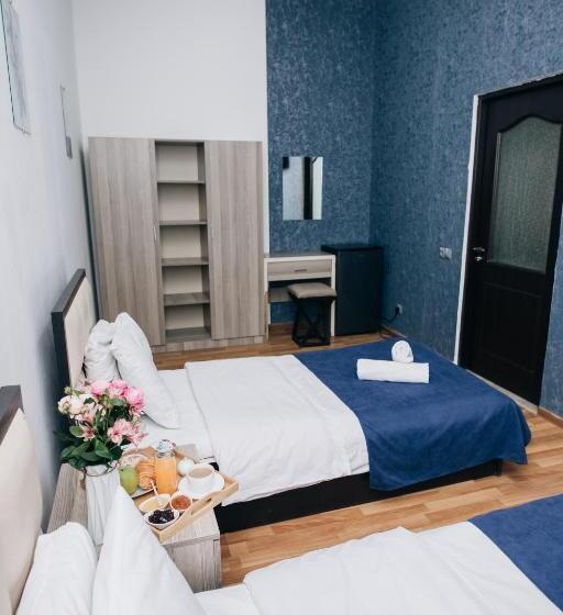 اتاق کلاسیک سه تخته, Nuryan Hotel Yerevan