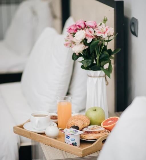 اتاق کلاسیک سه تخته, Nuryan Hotel Yerevan