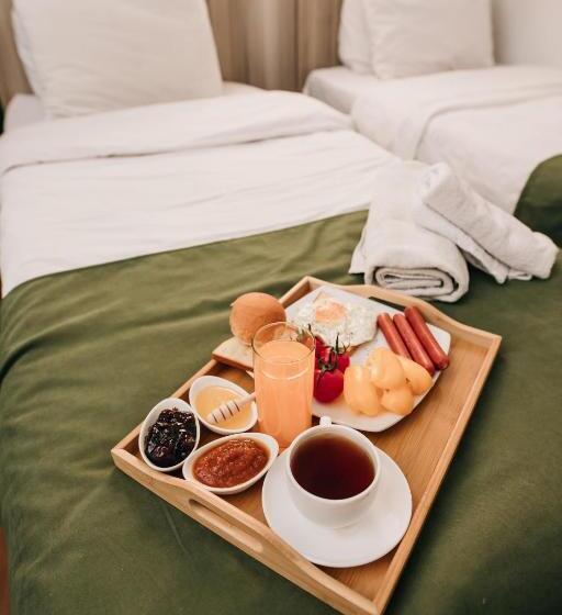 اتاق کلاسیک سه تخته, Nuryan Hotel Yerevan