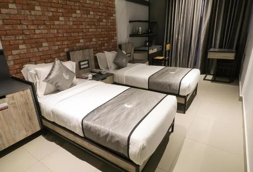 اتاق لوکس, Super Townhouse Oak Mangalore