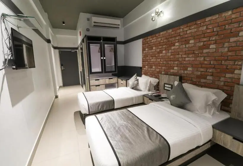 اتاق لوکس, Super Townhouse Oak Mangalore