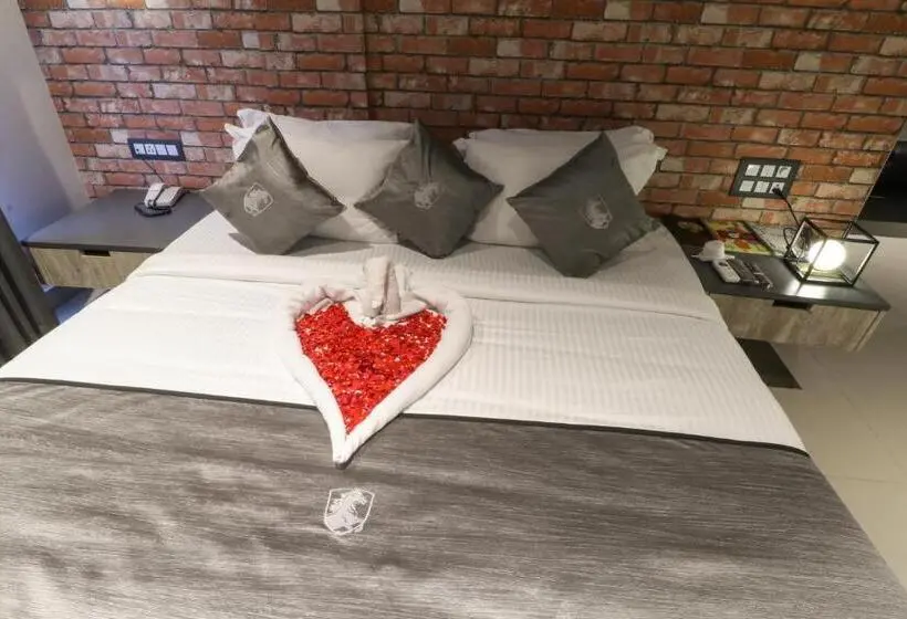 سوییت, Super Townhouse Oak Mangalore