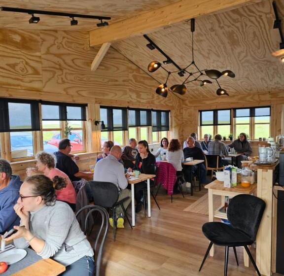 استودیوی استاندارد, Riverfront Lodge Hella