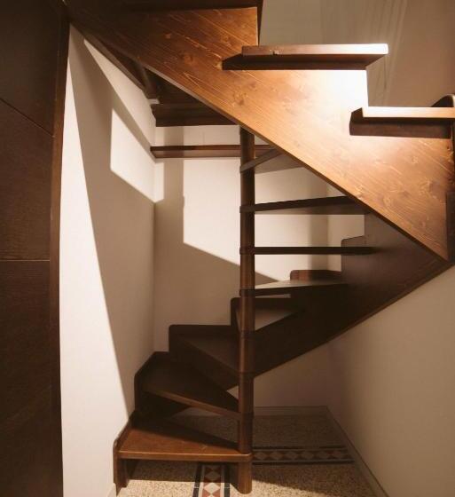 חדר קומפורט לשלושה, Elda