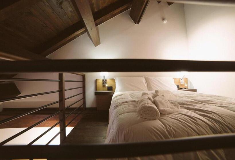 חדר קומפורט לשלושה, Elda