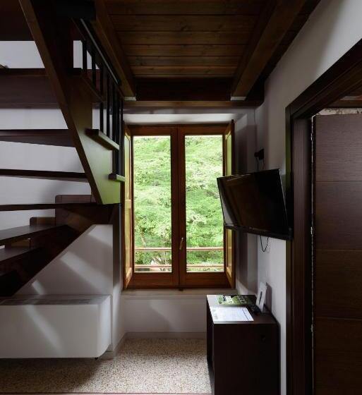 חדר קומפורט לשלושה, Elda