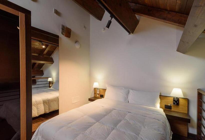 חדר קומפורט לשלושה, Elda