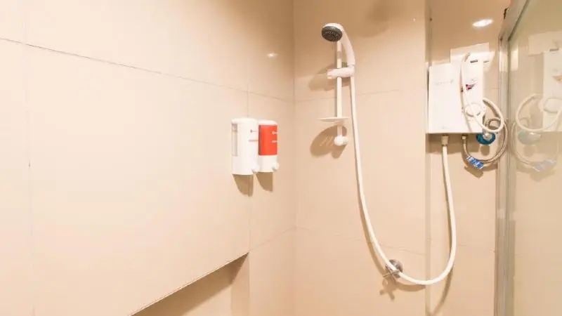 スタンダードトリプルルーム, Reddoorz Plus @ Diola Villamonte Bacolod