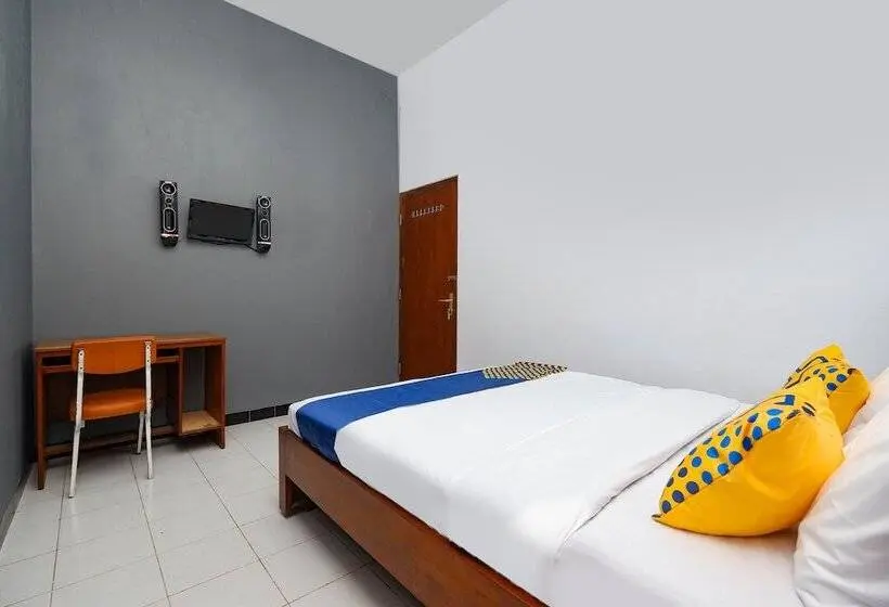 Deluxe Rum, Spot On 2240 Simpang Tujuh Residence