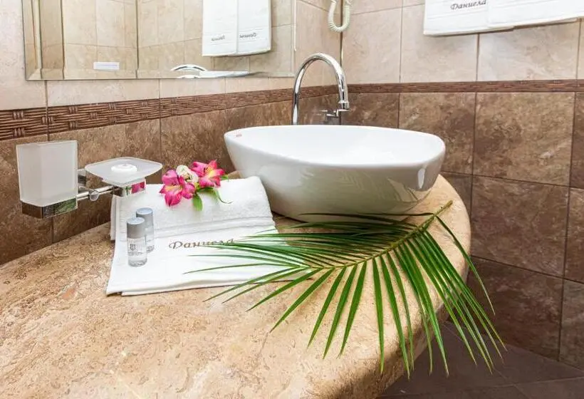 اتاق لوکس چهار تخته, Sunny Paradise Ll Daniela Wellness And Spa