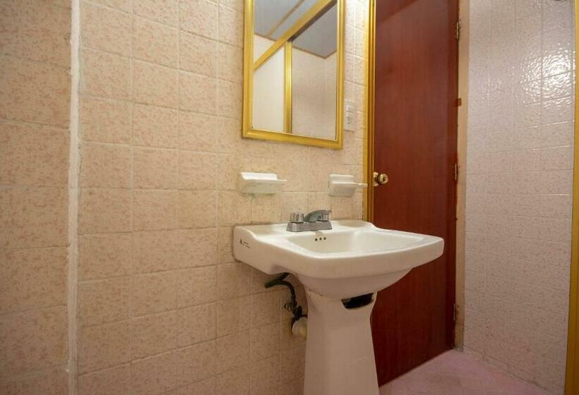 Номер Стандарт Трехместный, OYO Hotel Totonacapan, Papantla