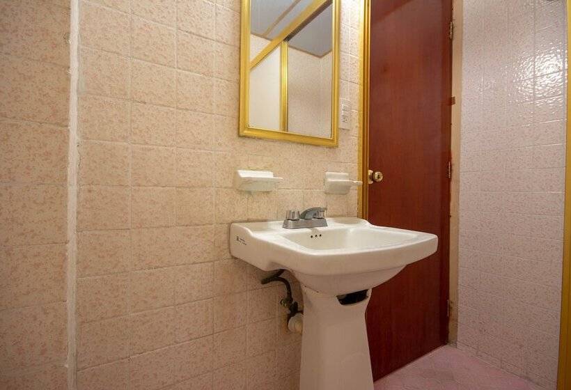 Номер Стандарт Трехместный, OYO Hotel Totonacapan, Papantla