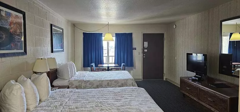 اتاق لوکس, Orland Inn