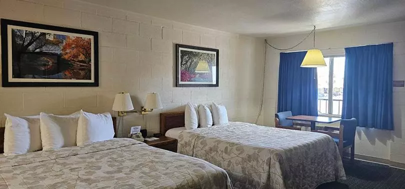 اتاق لوکس, Orland Inn