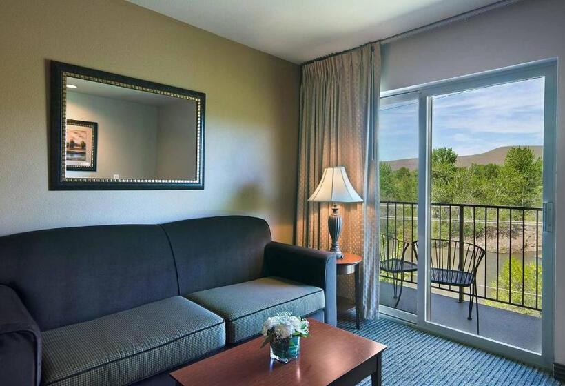 جناح سرير ملكى, Oxford Suites Yakima