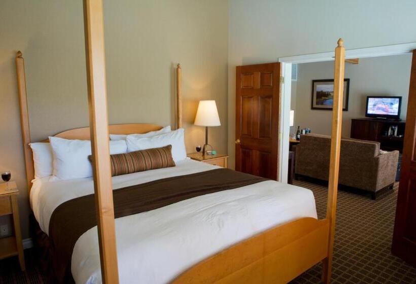 キングサイズベッドのデラックススイート, Pine Ridge Inn