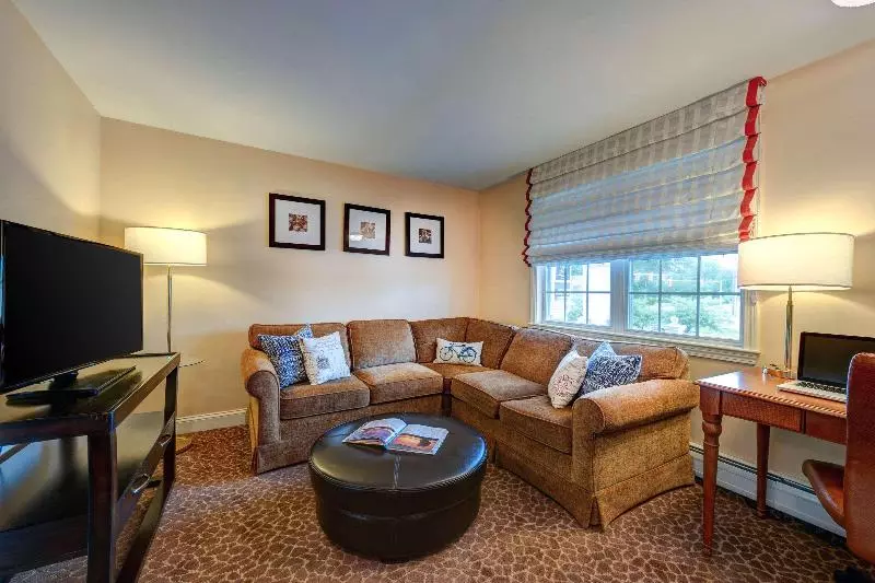 سوئیت با تخت بزرگ, Port Inn And Suites Portsmouth, Ascend Hotel Collection
