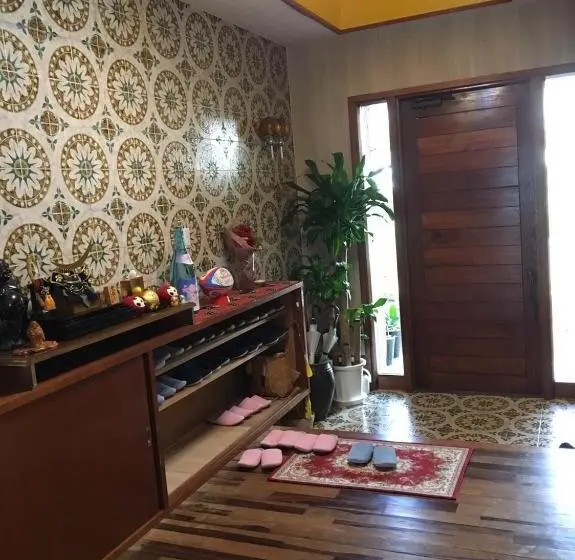 バス共有のスタンダードルーム, Kami House