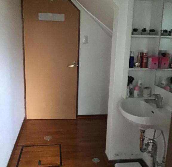 带共用浴室的标准房间, Kami House