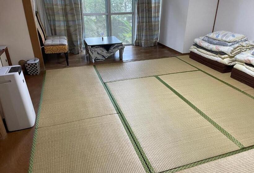 标准间, Kami House