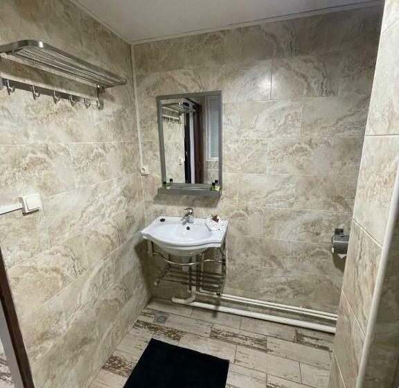 اتاق لوکس, Le Pousse Pousse