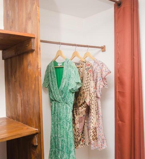 اتاق لوکس, Le Pousse Pousse